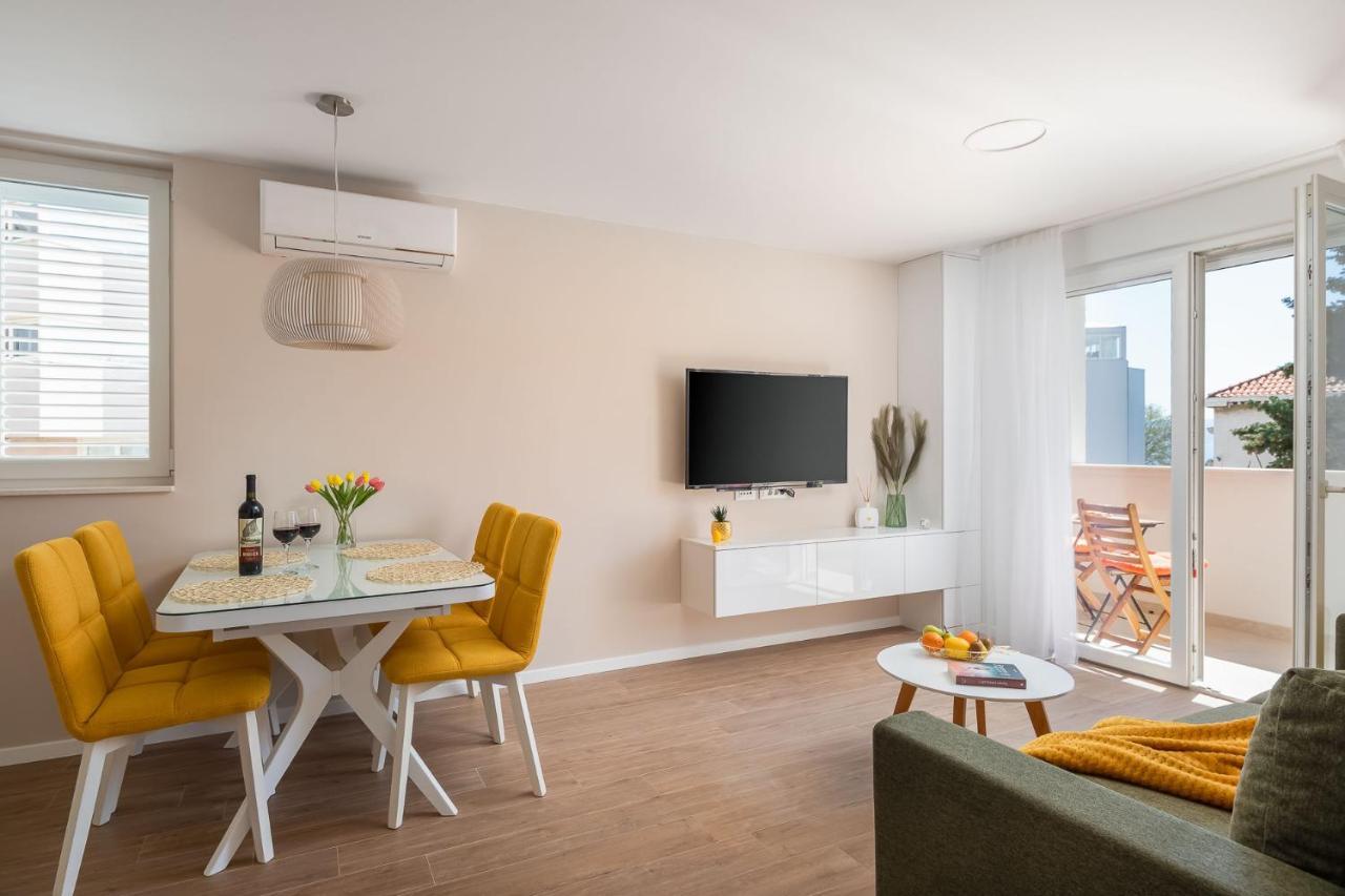 New & Modern Apartment Aa สปลิท ภายนอก รูปภาพ